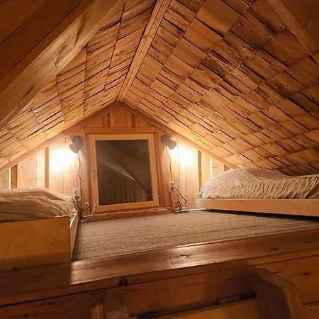 Alpesi faház Hilltop At Porontima